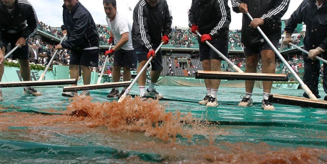 You know that it’s raining at Roland Garros when…
