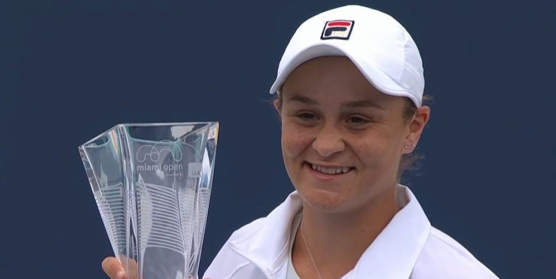 Ash Barty with the Miami Open trophy