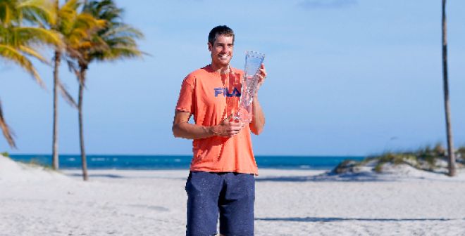 Jour après jour, avec John Isner, le vin d'Amélie Mauresmo et un poisson d'avril 