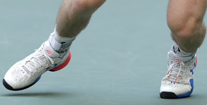 Andy Murray, deux chaussures et une alliance